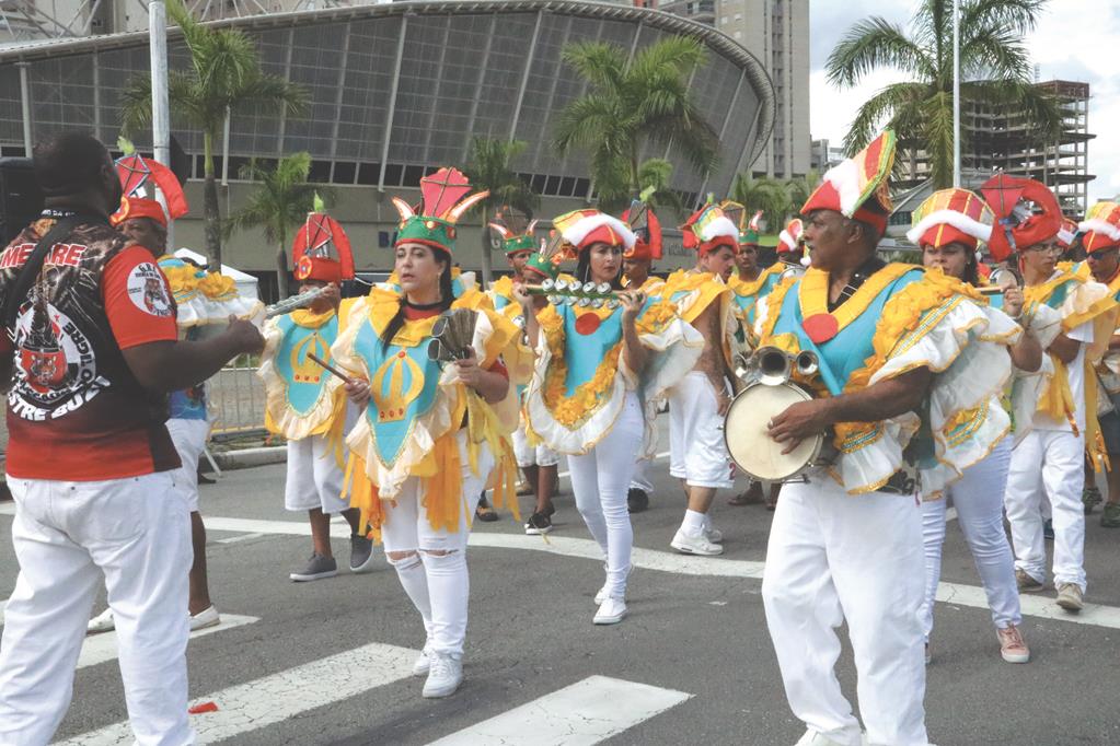 Saiba o que abre e o que fecha no feriado de Carnaval