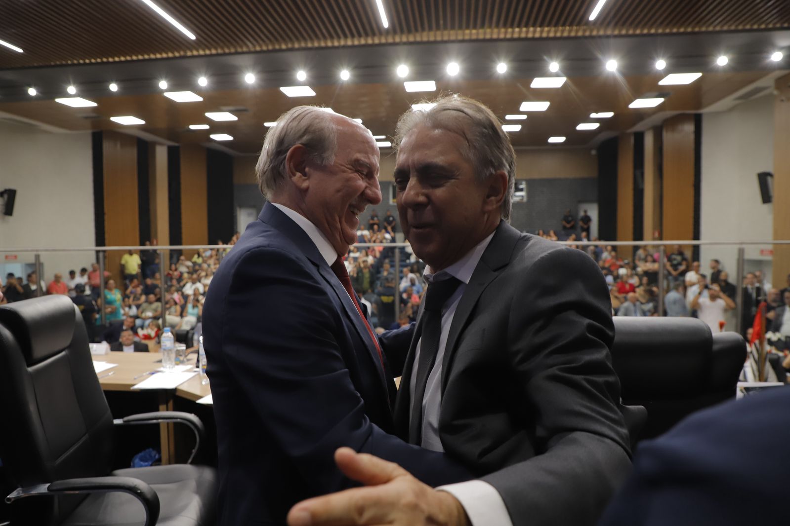 Em sessão do aniversário de Barueri, Beto Piteri cita Furlan como referência do País