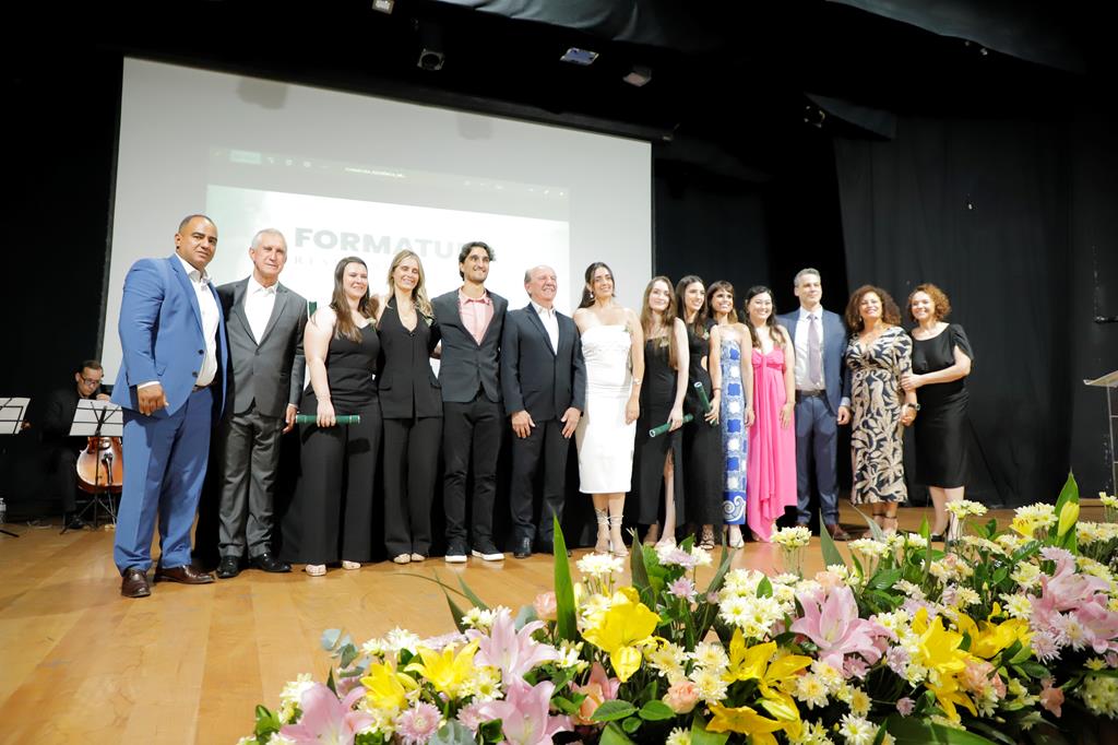 Barueri celebra formatura de residência médica