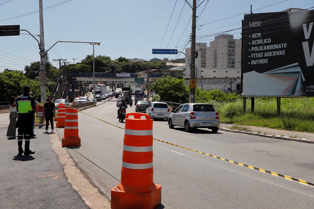 Semurb monitora trânsito para obras de reparos em ponte entre Barueri e Carapicuiba